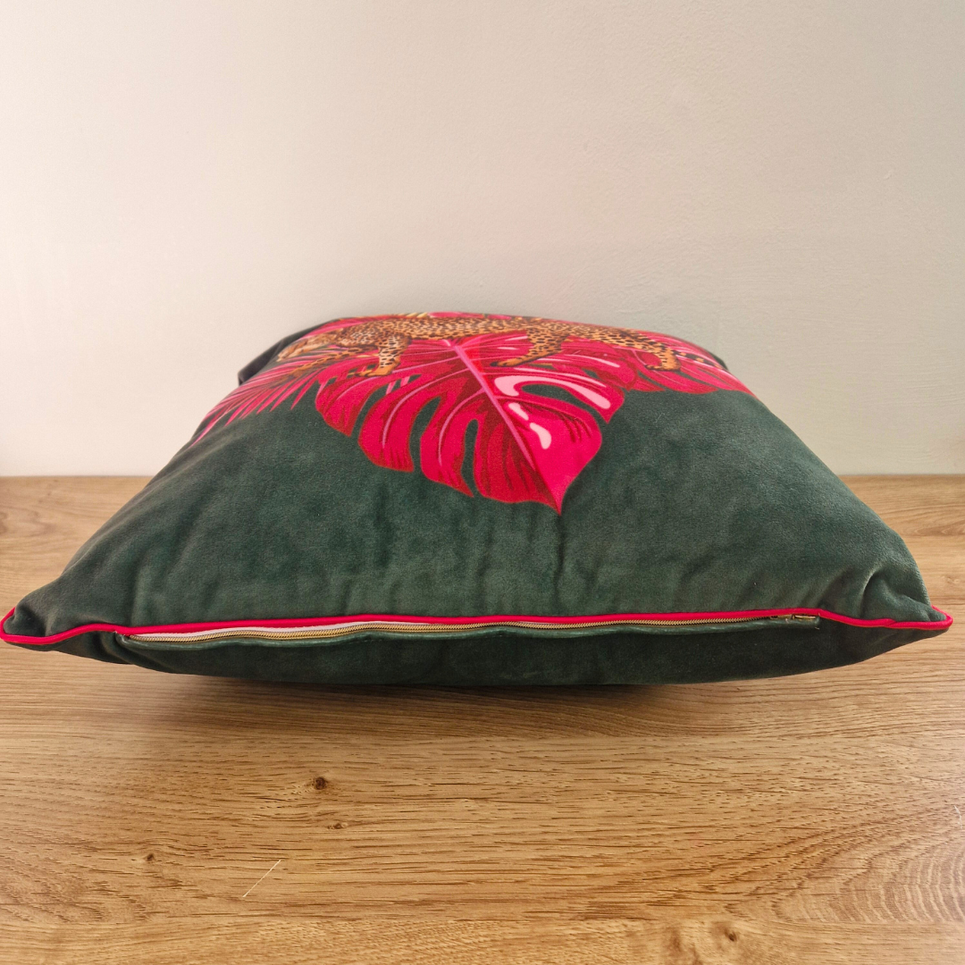 Luxe Leopard Cushion – Emerald Green & Fuchsia Jungle Elegance with Hot Pink Piping