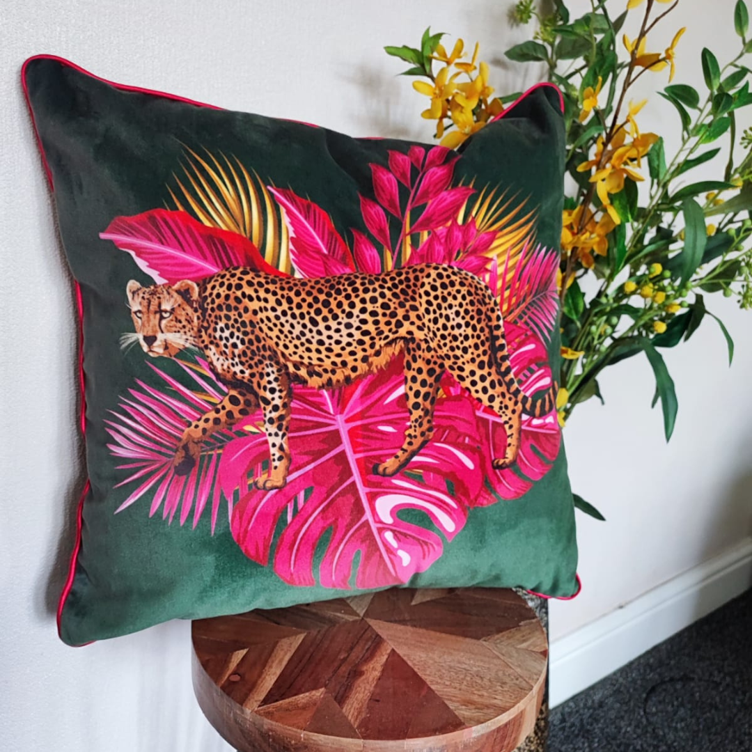 Luxe Leopard Cushion – Emerald Green & Fuchsia Jungle Elegance with Hot Pink Piping